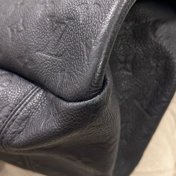 Louis Vuitton Leather Artsy MM Handbag in Navy - Picture 8 of 16